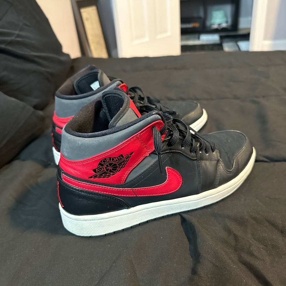 Jordan 1 - Picture 4 of 6